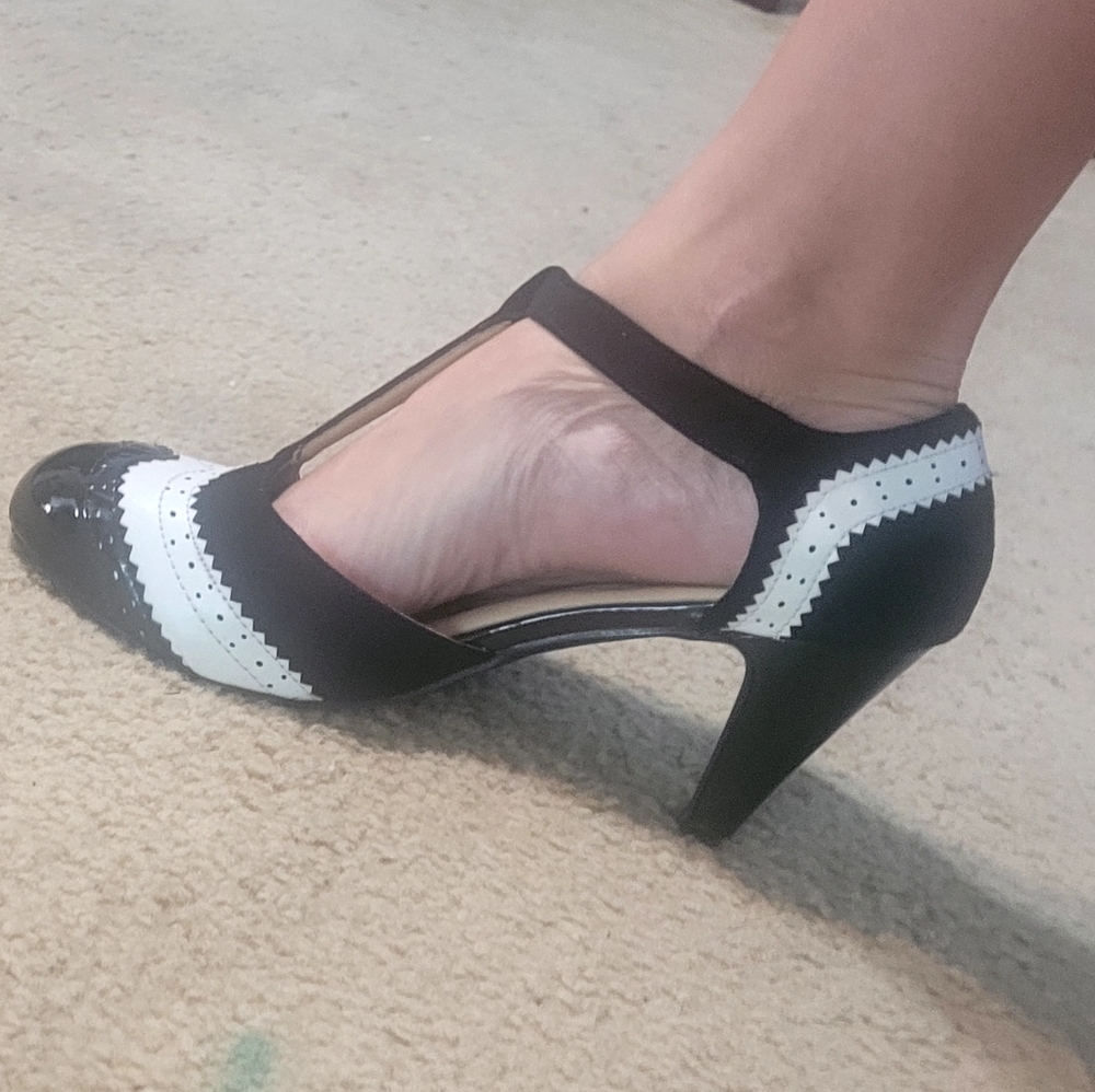 Shoes - Picture 2 of 7